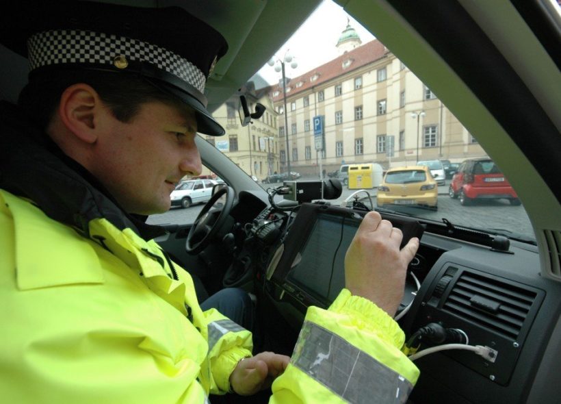 Městská policie zadržela muže, který měl zákaz pobytu na území ČR.
