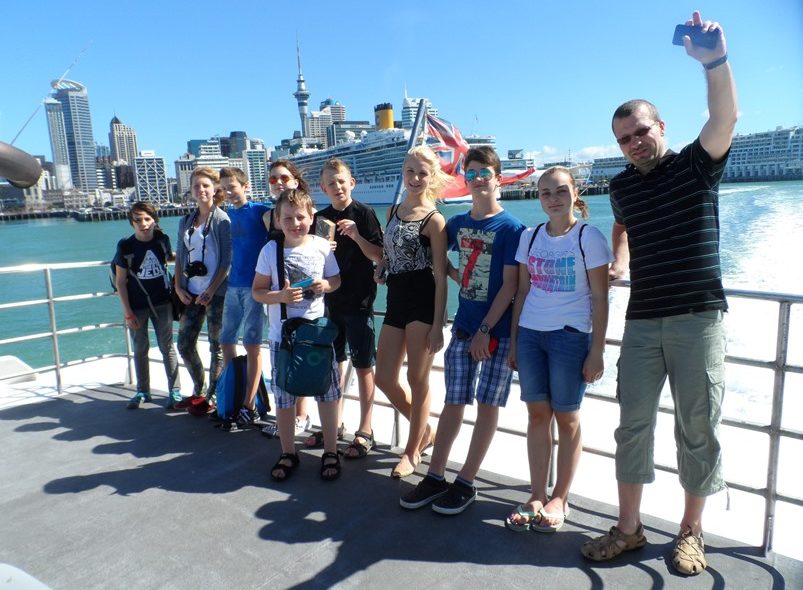 Skupina studentů v hlavním městě Nového Zélandu Aucklandu.