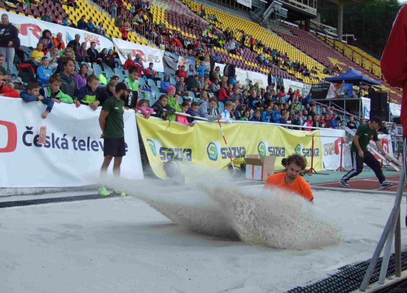Součástí finále OVOV byla i exhibice dosplěých sportovců.