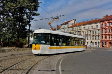 Nová tramvaj DPP - jak se vám líbí?