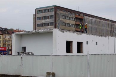 Budova bývalého informačního centra z Letenské pláně zmizí.
