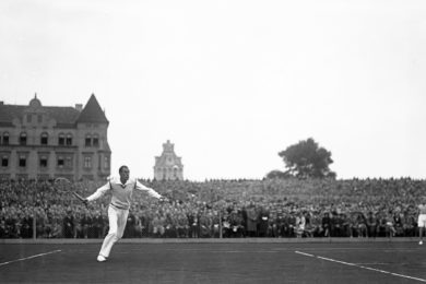Letná byla svědkem mnoha vystoupení těch největších světových hvězd, v roce 1933 se na Spartě v souboji s Karlem Koželuhem představil i nejlepší světový tenista Američan William „Big Bill“ Tilden.