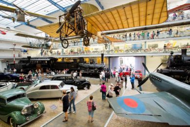 Národní technické muzeum na své výstavě připomíná výročí automobilky Škoda.