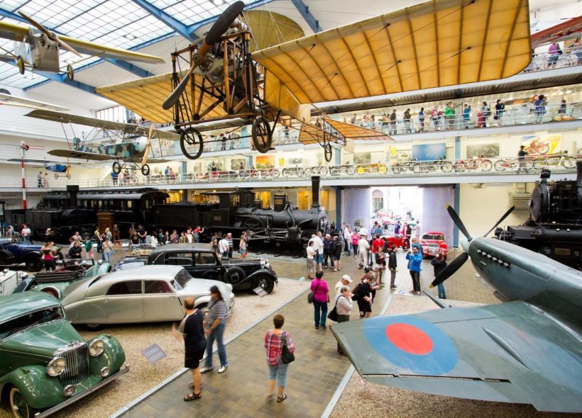 Národní technické muzeum na své výstavě připomíná výročí automobilky Škoda.