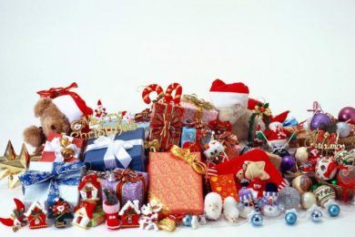 Lidé z celé České republiky mohou nakupovat dárky ze seznamu přání, kterých bylo letos dohromady 5 096. Dárky mohou lidé odesílat do 16. prosince