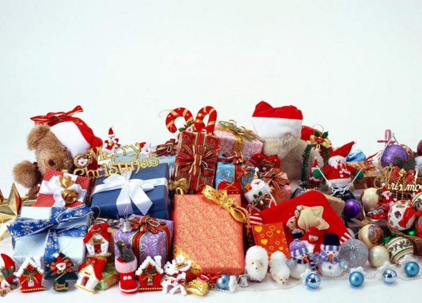 Lidé z celé České republiky mohou nakupovat dárky ze seznamu přání, kterých bylo letos dohromady 5 096. Dárky mohou lidé odesílat do 16. prosince