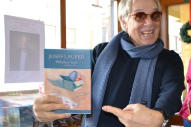 Josef Laufer s novou knihou.