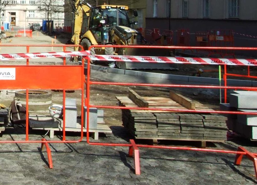 Rekonstruován bude povrch vozovek, chodníků i zelených pásů, bude vybudováno odvodnění a upraveny plynové přípojky.