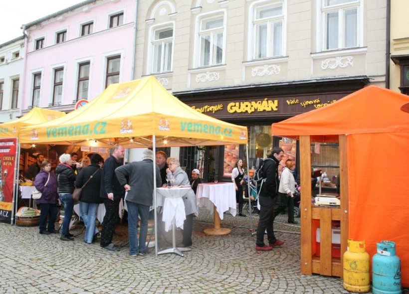 Masopust oživí frýdecké náměstí před prodejnou sýrů Boutique Gurmán.