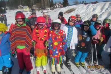 Děti čeká lyžování a spousta další zábavy.