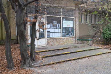 Poliklinika v Jeseniově vyvolává velké emoce. Sídlily tu dříve praktičtí lékaři a plicní oddělení.