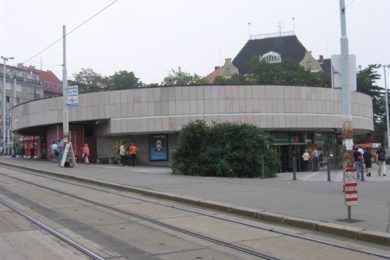 Metro Strašnická - jedna ze dvou lokalit,  o které se uvažuje jako místě radnice.