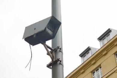 Vinohradskou ulici střeží stále kamera STB, ale jen „na oko“, roky už nefunguje