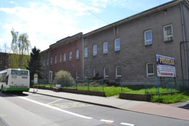 Budova bývalé školy, v níž bude sídlit městská policie nebo zdravotní středisko.
