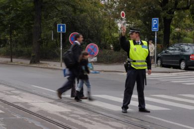 Pražská městská policie na konci školního roku zintenzivní dohled nad přechody pro chodce v blízkosti škol