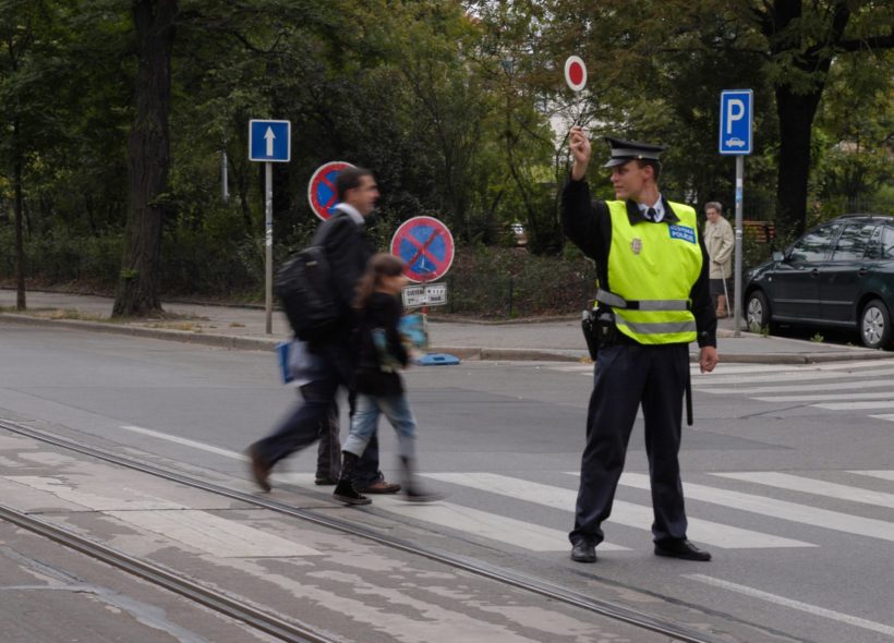 Pražská městská policie na konci školního roku zintenzivní dohled nad přechody pro chodce v blízkosti škol