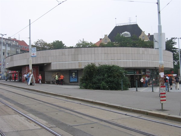 Metro Strašnická