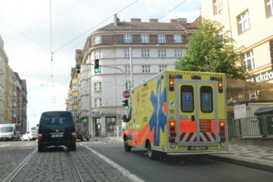 Záchranka v pražských ulicích