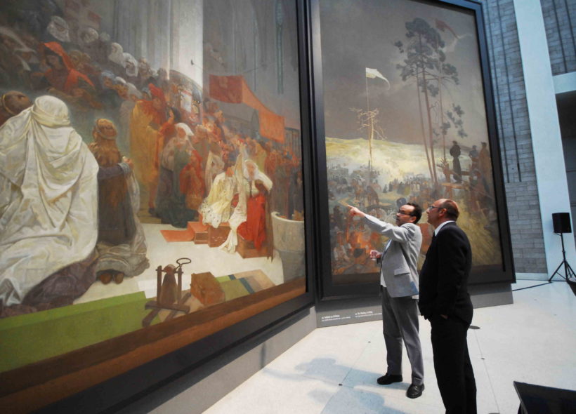 Plátna epopeje jsou skutečně veliká, pohled do expozice ve Veletržním paláci