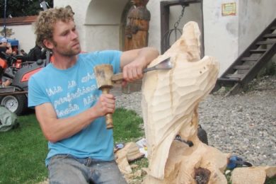 Na Festivalu dřeva se představí řezbáři i profesionální dřevorubci.