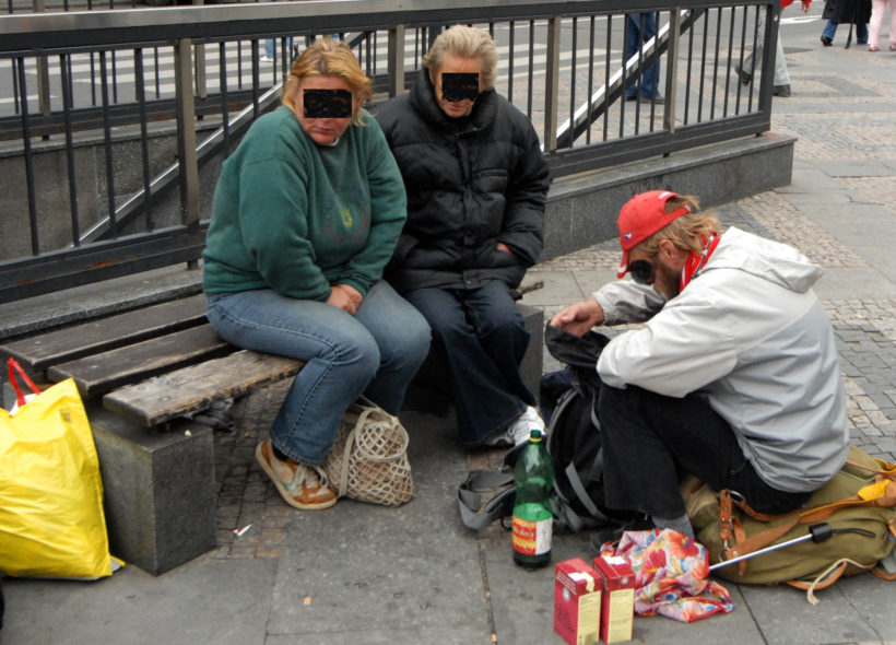 ilustrační foto - Pražští bezdomovci  na Náměstí Republiky