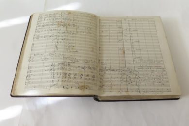 Originální rukopis slavné opery Antonína Dvořáka byl naposledy v České republice vystaven před více než 25 lety