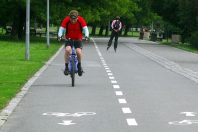 ZE SEDLA. Budou muset cyklisté na pěších zónách sesednout ze sedla?