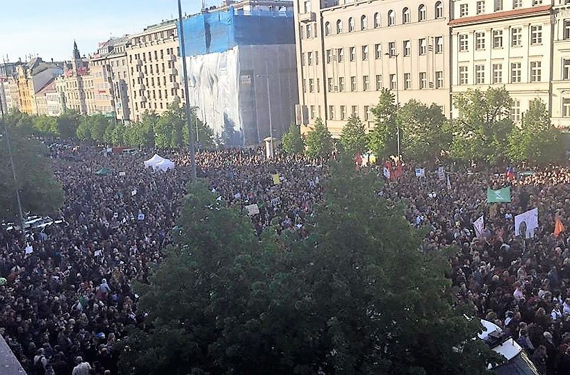 Na Václavské náměstí dorazily 10. května tisíce lidí