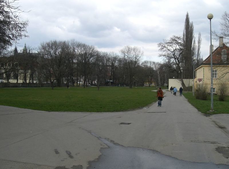 Kromě dalších chystaných akcí bude od 6. května do 4. června 2017 na náměstí a v parku Kampa k vidění jedinečná výstava s názvem Praha světová 2017 – 25 let v UNESCO