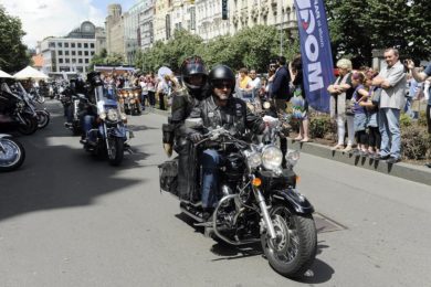 Výtěžek charitativní akce spojené se Spanilou jízdou Prahou je každoročně věnován na podporu lidí se svalovou dystrofií.