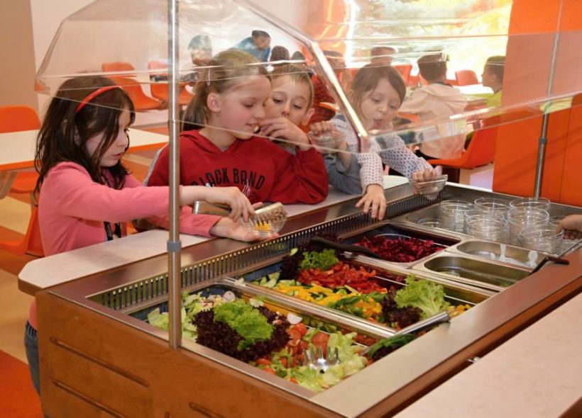 Nejen děti se stravují ve školních jídelnách napříč Prahou.  Ilustrační foto