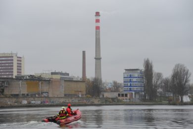 Hasiči z holešovické stanice zasahovali u ropné skvrny na Vltavě