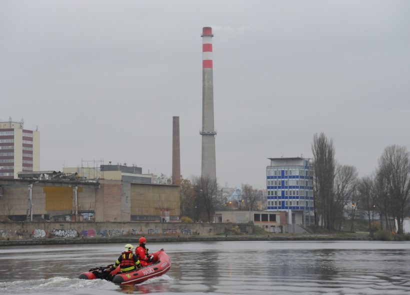Hasiči z holešovické stanice zasahovali u ropné skvrny na Vltavě