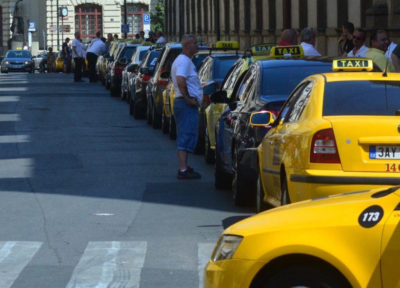 Foto z jednoho z prostestů pražských taxikářů
