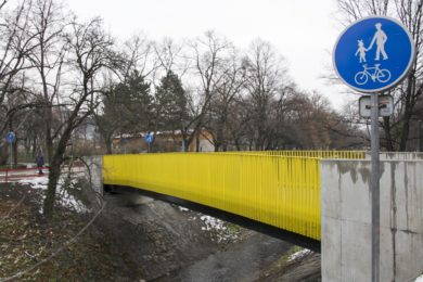 Mostek pro pěší a cyklisty přes Botič
