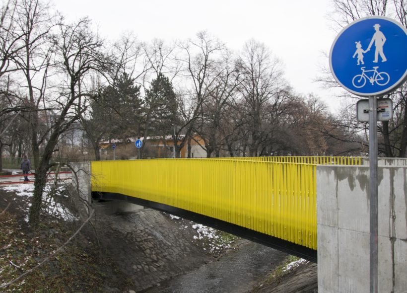 Mostek pro pěší a cyklisty přes Botič