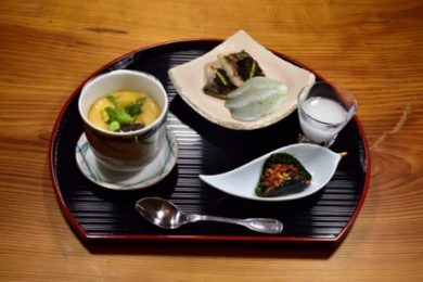 Mořský vlk a superfoods konjaku, wakame, šítake, edamame, nori, natto, wasabi a amazake - na tom si můžete pochutnat v restauraci  Miyabi