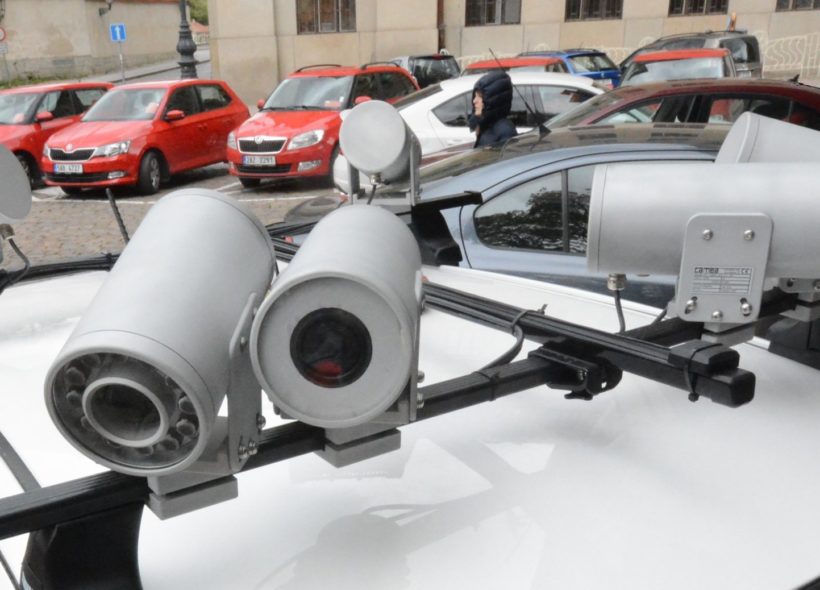Zóny bude jako už v celé Praze kontrolovat vozidlo s čtecími kamerami na střeše. Rozeznává  registrační značky vozidel