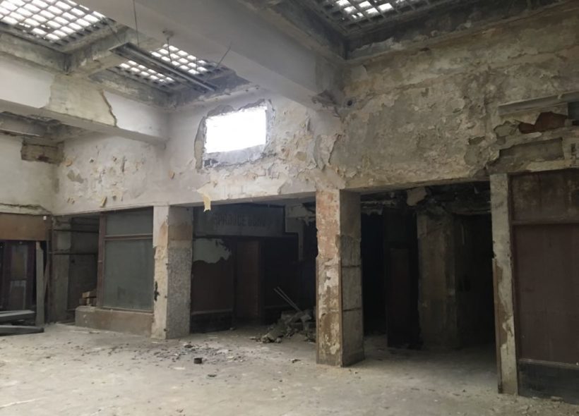 Palác Svět je nyní ve velmi špatném stavu.