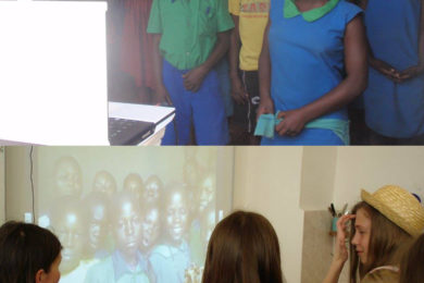 Děti ZŠ Švehlova Praha 10 a internetový přenos se školou v Ugandě v rámci projektu Školy bez hranic
