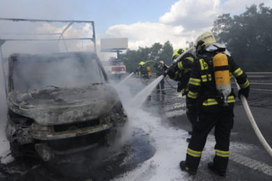 Příčinou požáru byla technická závada vozidla