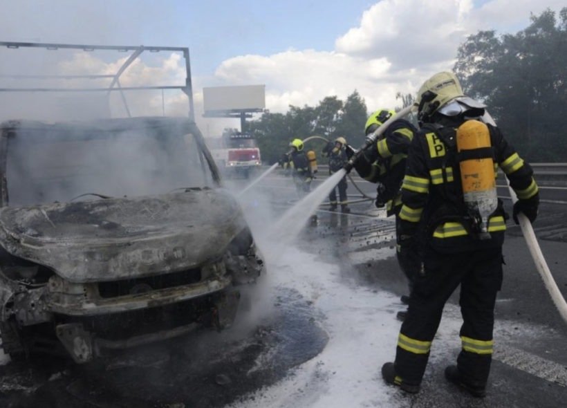 Příčinou požáru byla technická závada vozidla