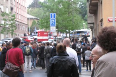 Kolem Kliniky se konala řada demonstrací na podporu centra i proti nemu... Foto Jan Bělohubý