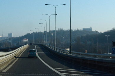 Součástí mostu jsou i rampy, které také potřebují údržbu Foto Ivan Kuptík