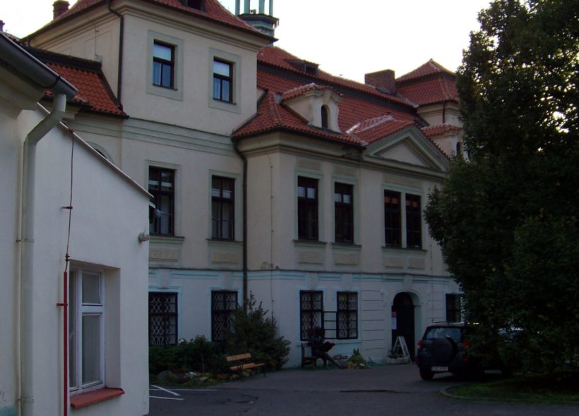 BaRoKNí zámeček na Veleslavíně sloužil zdravotnickému zařízení.