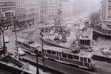 V roce 1972 tramvaje  ještě jezdily  i když se stavěl metro. TZroj výstava Václavák
