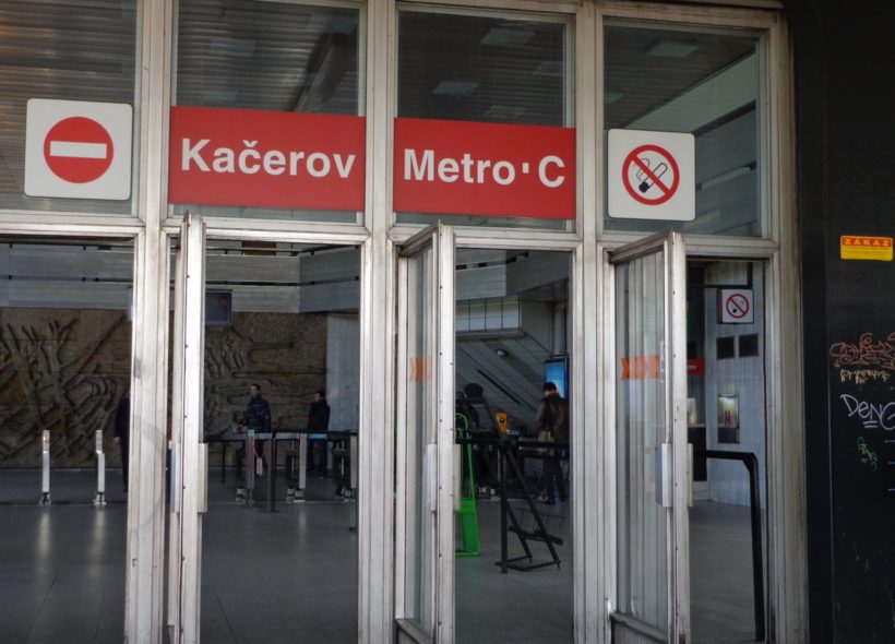 Kačerov_metro_vchod