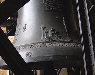 Jde o největší český zvon s dolním průměrem 256 cm, výškou 203 cm a odhadovanou hmotností až 16,5 tuny. Je rozezváněn šesti (!) zvoníky ručně.