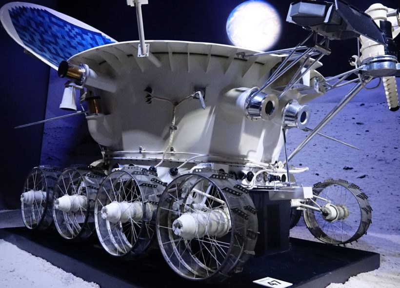 Výstava COSMO v Holešovicích potrvá do dubna.