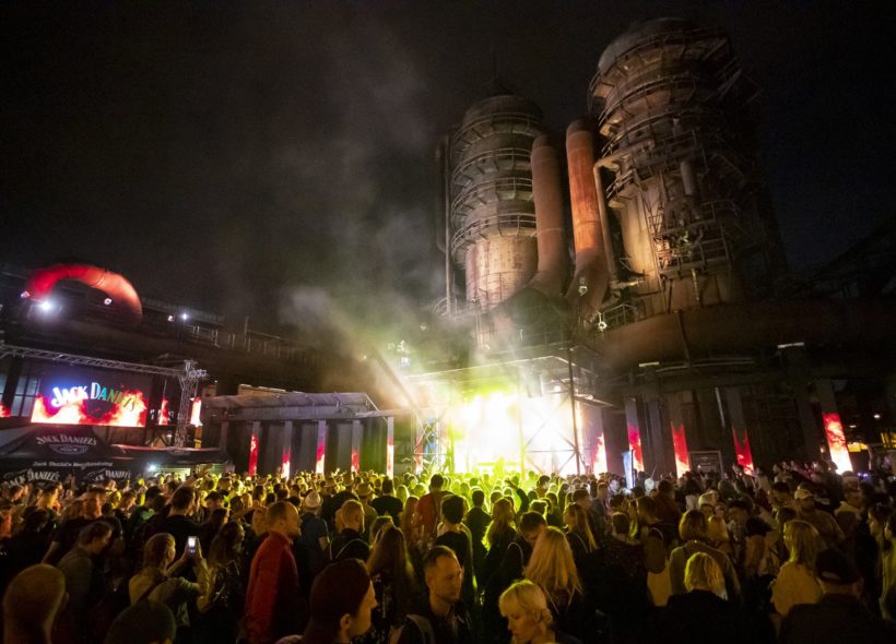 Festival Colours of Ostrava je velká show. Ale také hodně hlasitá a trvá dlouho do noci.